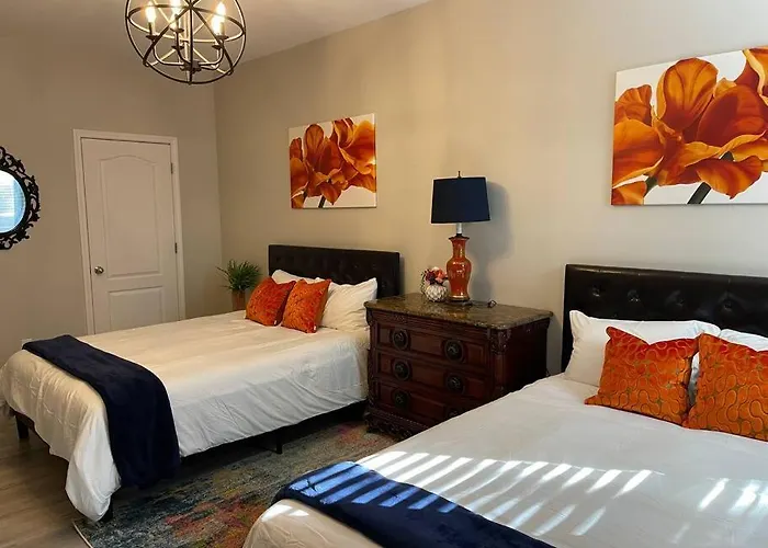 Top Hotels with Shuttles Near Dallas Market Center