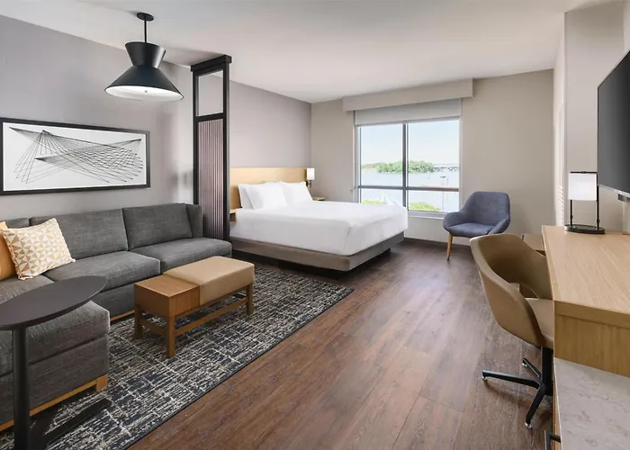 Best Hilton Hotels Near MGM National Harbor